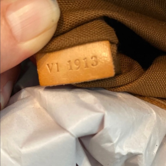 Louis Vuitton Alma Bag - Picture 4 of 7